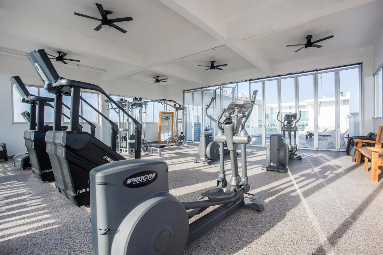 Capital O Cancun Ocean View, Cancún Exterior foto The gym at the 10th floor